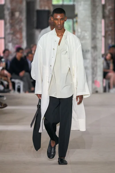Look 35